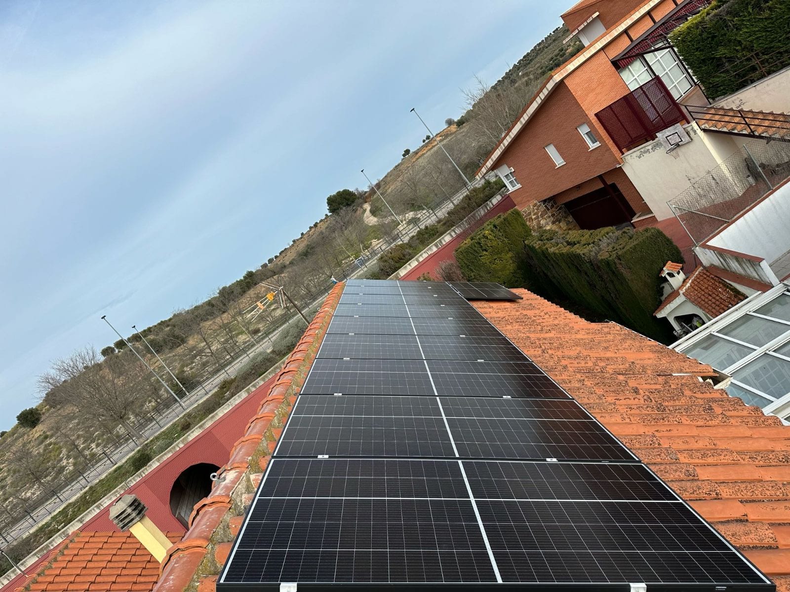 Instalación de 10 paneles solares en un tejado de Arganda del Rey, Madrid
